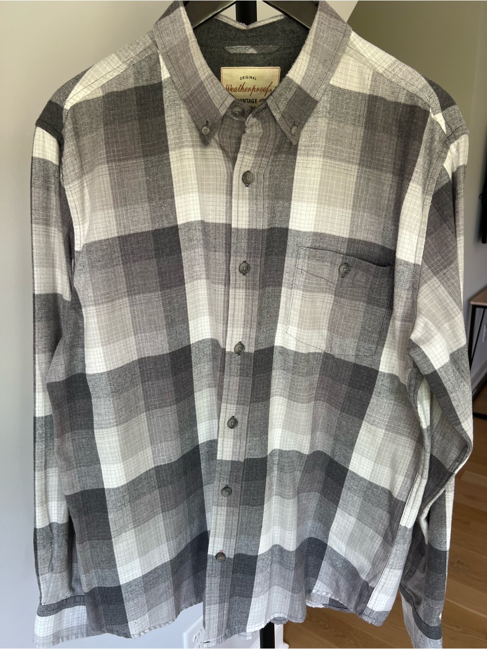 Weatherproof Vintage Men's Gray and White Plaid Button-Down Shirt, Size Large